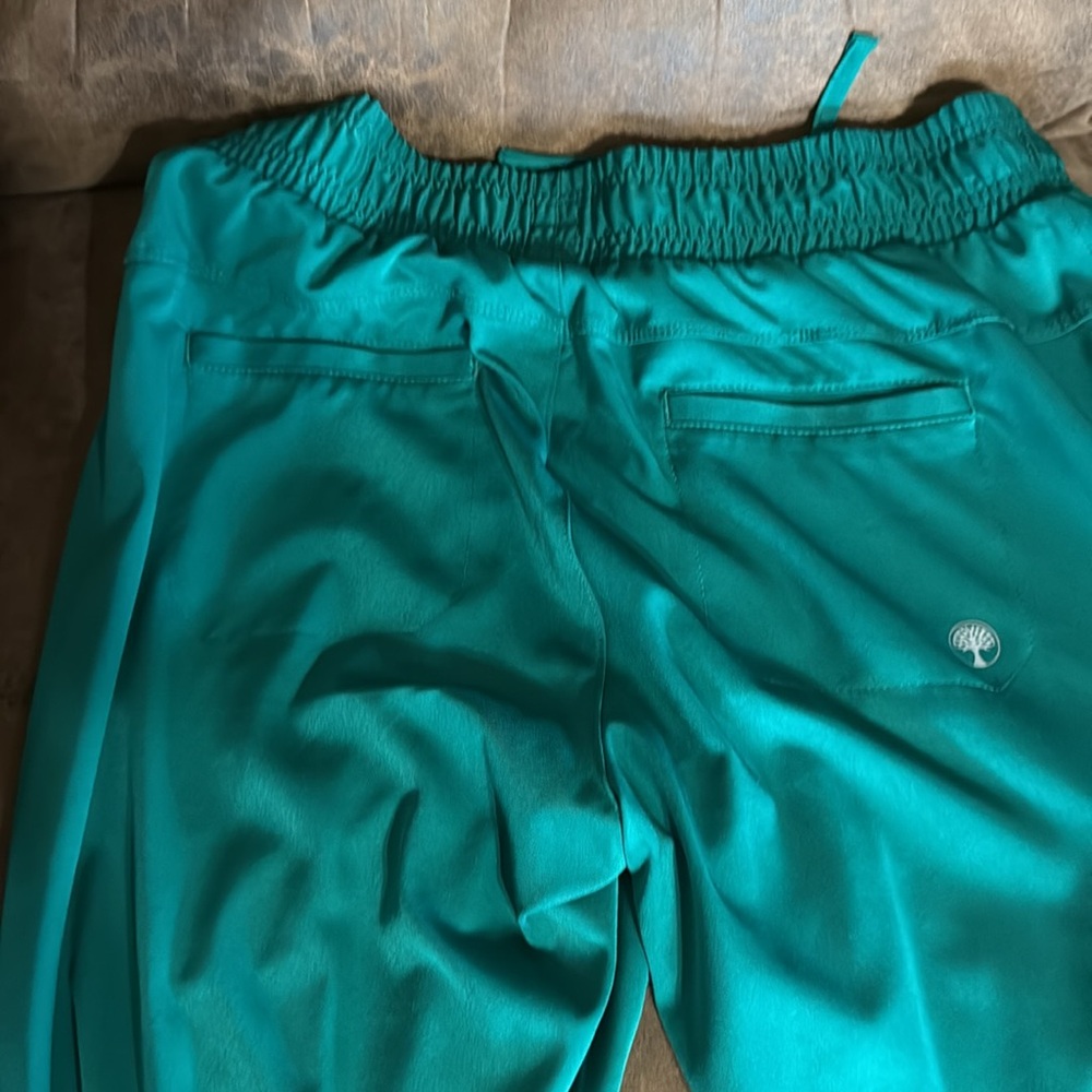 Gently used green scrub pants - Picture 5 of 6